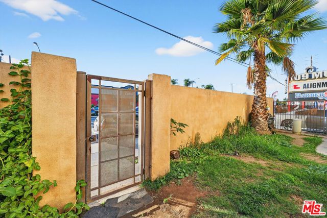 1503 E Gage Avenue, Los Angeles, CA 90001