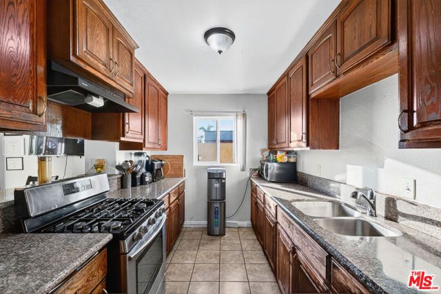 1503 E Gage Avenue, Los Angeles, CA 90001