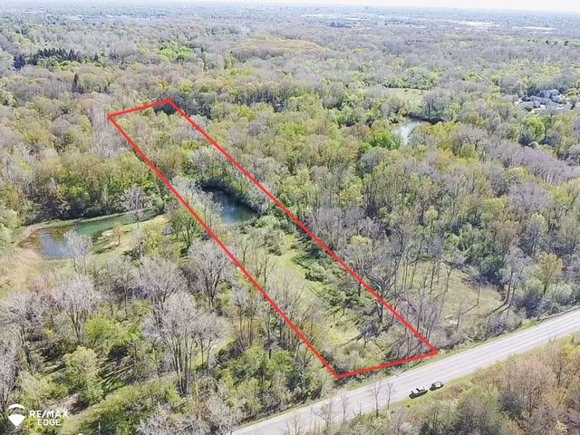 2990 E Carpenter Road, Flint, MI 48506