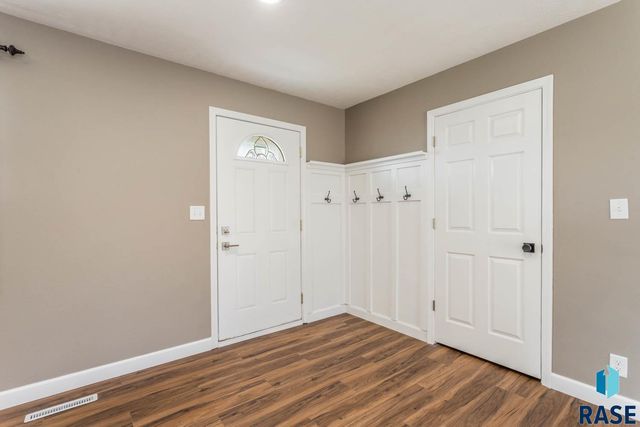 2401 S Beech Ave Avenue, Sioux Falls, SD 57106