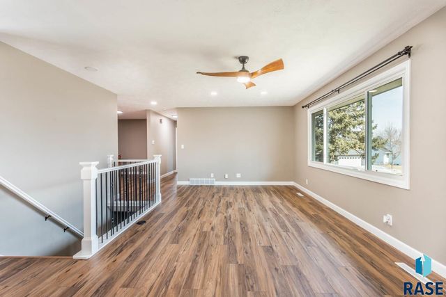 2401 S Beech Ave Avenue, Sioux Falls, SD 57106