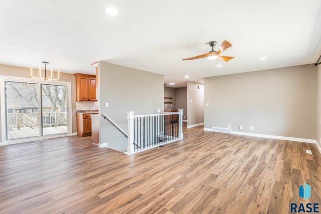 2401 S Beech Ave Avenue, Sioux Falls, SD 57106