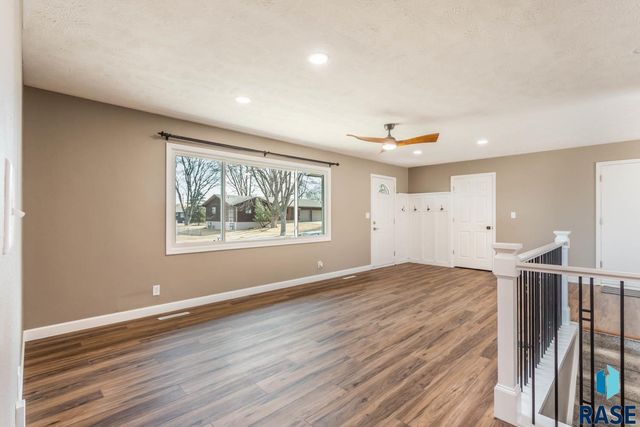 2401 S Beech Ave Avenue, Sioux Falls, SD 57106