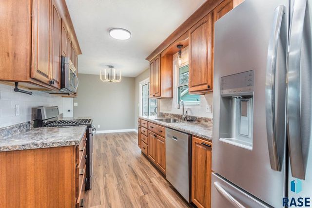 2401 S Beech Ave Avenue, Sioux Falls, SD 57106