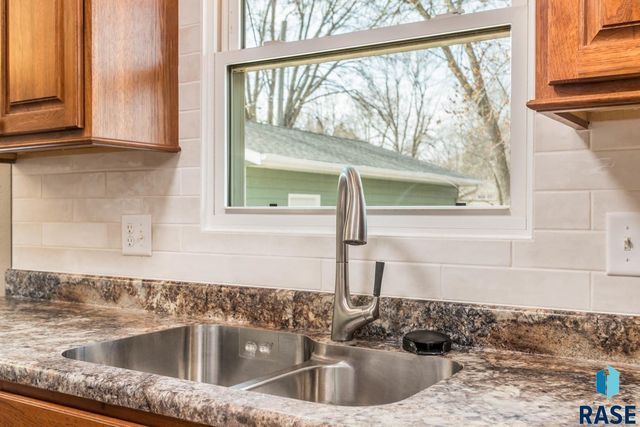 2401 S Beech Ave Avenue, Sioux Falls, SD 57106