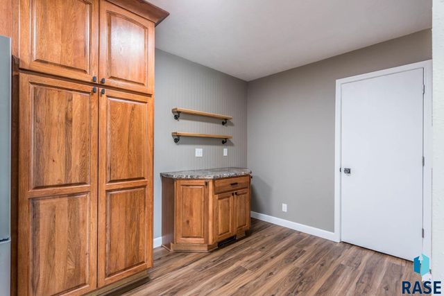 2401 S Beech Ave Avenue, Sioux Falls, SD 57106