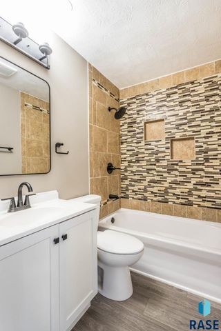 2401 S Beech Ave Avenue, Sioux Falls, SD 57106