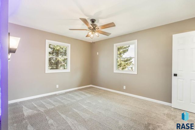 2401 S Beech Ave Avenue, Sioux Falls, SD 57106