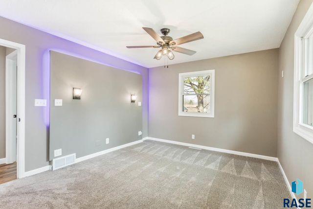 2401 S Beech Ave Avenue, Sioux Falls, SD 57106