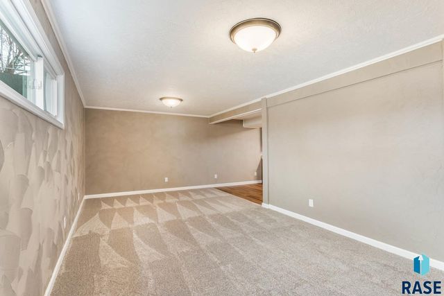 2401 S Beech Ave Avenue, Sioux Falls, SD 57106