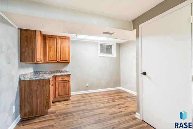 2401 S Beech Ave Avenue, Sioux Falls, SD 57106