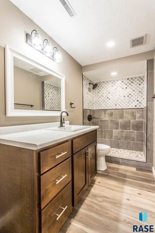 2401 S Beech Ave Avenue, Sioux Falls, SD 57106