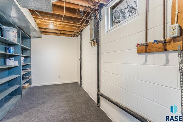 2401 S Beech Ave Avenue, Sioux Falls, SD 57106