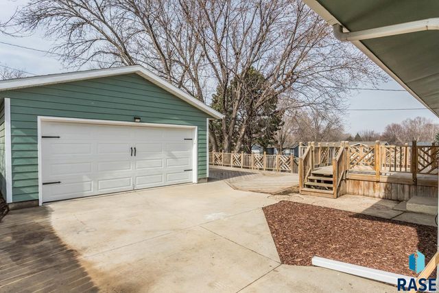2401 S Beech Ave Avenue, Sioux Falls, SD 57106