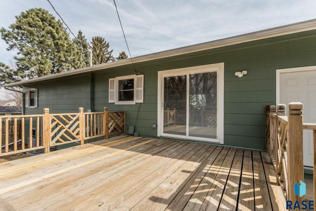 2401 S Beech Ave Avenue, Sioux Falls, SD 57106