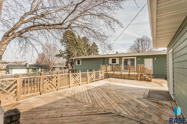 2401 S Beech Ave Avenue, Sioux Falls, SD 57106