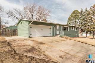 2401 S Beech Ave Avenue, Sioux Falls, SD 57106