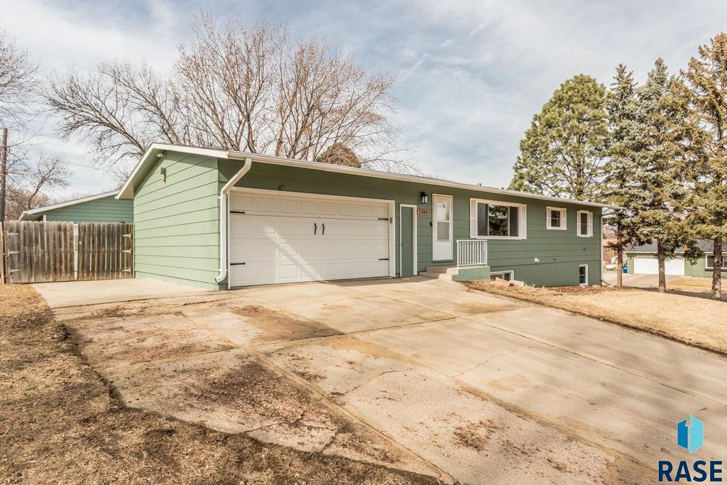 2401 S Beech Ave Avenue, Sioux Falls, SD 57106