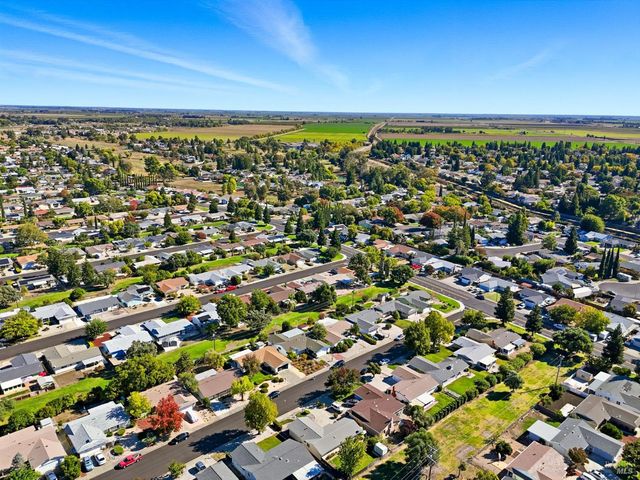 202 Olympic Cir, Vacaville, CA 95687