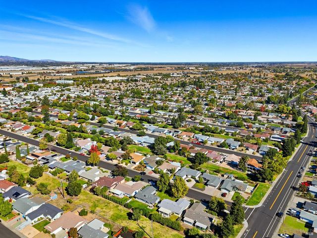 202 Olympic Cir, Vacaville, CA 95687