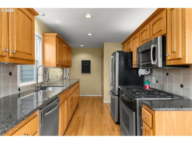 7275 Sw SYLVAN Ct, Portland, OR 97225