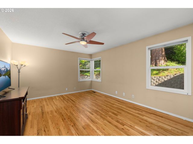 7275 Sw SYLVAN Ct, Portland, OR 97225