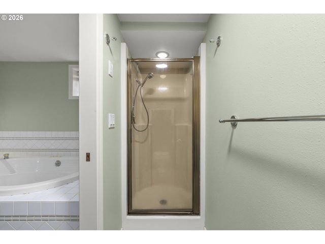 7275 Sw SYLVAN Ct, Portland, OR 97225