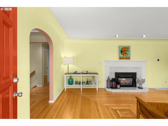 7275 Sw SYLVAN Ct, Portland, OR 97225