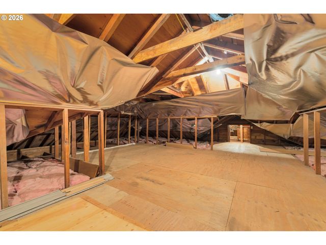 7275 Sw SYLVAN Ct, Portland, OR 97225