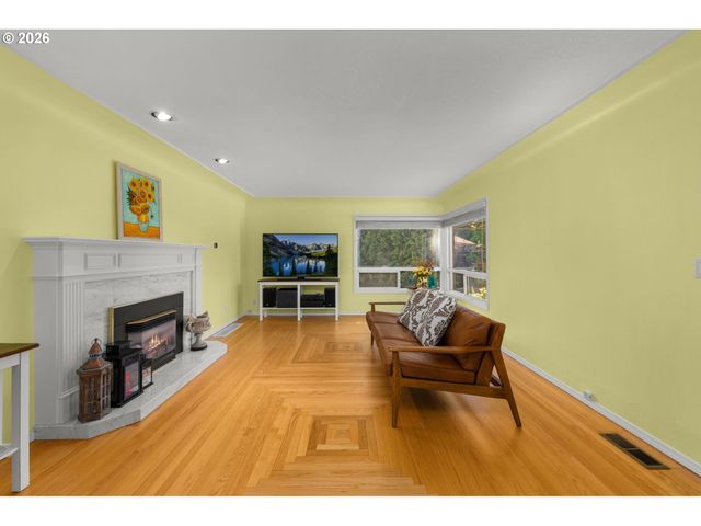 7275 Sw SYLVAN Ct, Portland, OR 97225