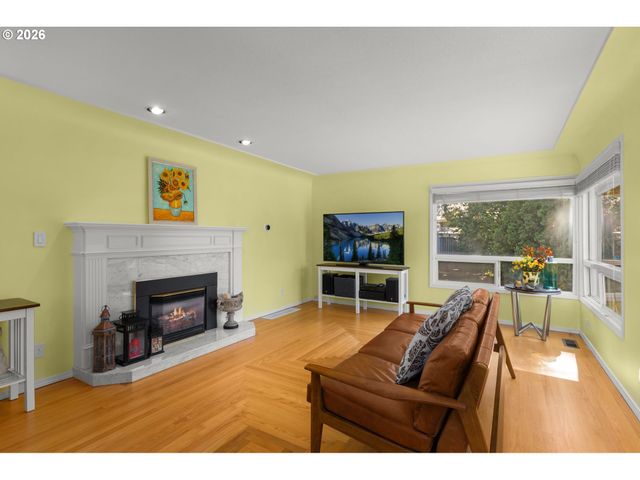 7275 Sw SYLVAN Ct, Portland, OR 97225