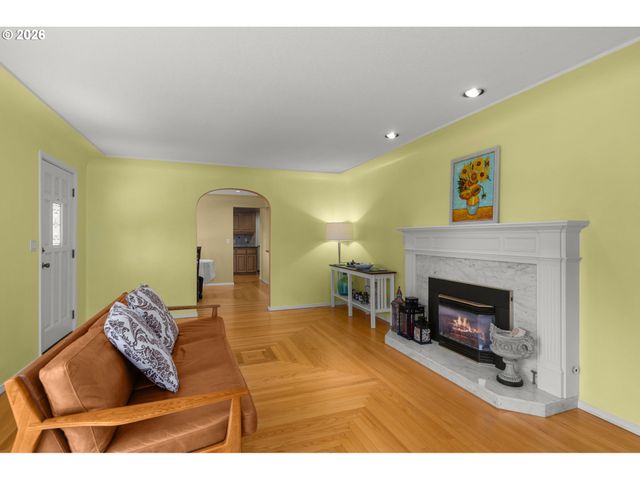 7275 Sw SYLVAN Ct, Portland, OR 97225