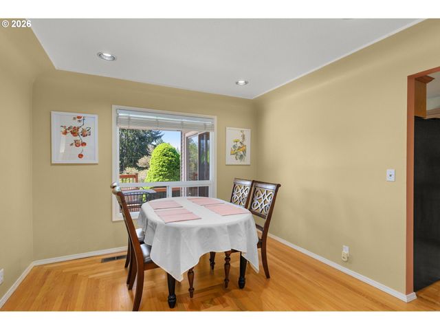 7275 Sw SYLVAN Ct, Portland, OR 97225