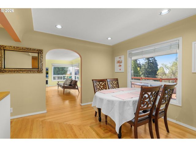 7275 Sw SYLVAN Ct, Portland, OR 97225