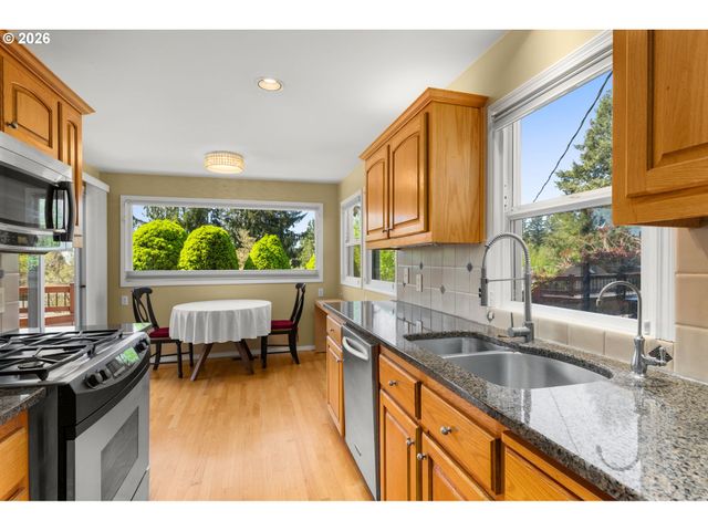 7275 Sw SYLVAN Ct, Portland, OR 97225