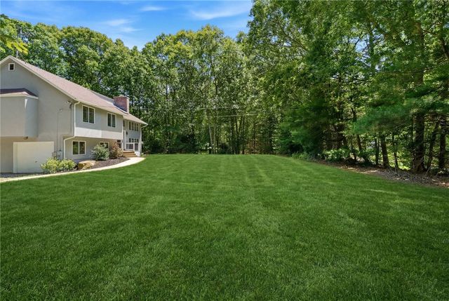 768 Weaver Hill Road, Coventry, RI 02816