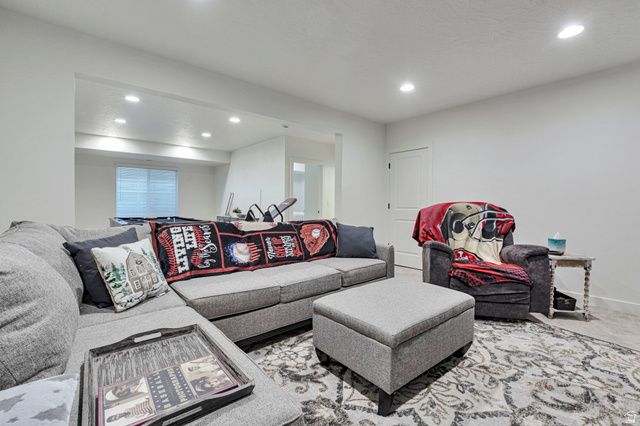 6887 W SKIP ROCK RD, South Jordan, UT 84009