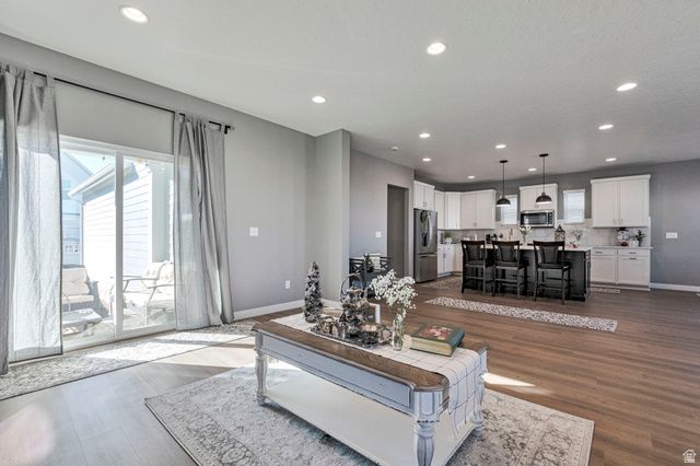 6887 W SKIP ROCK RD, South Jordan, UT 84009