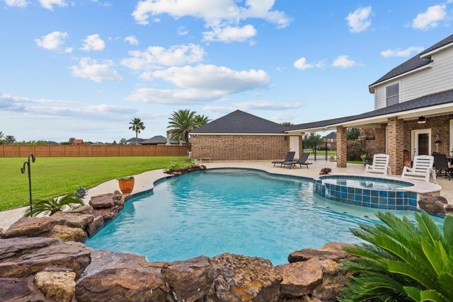 3870 Summer Manor Drive, League City, TX 77573