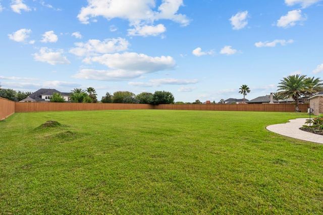 3870 Summer Manor Drive, League City, TX 77573