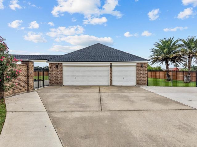 3870 Summer Manor Drive, League City, TX 77573