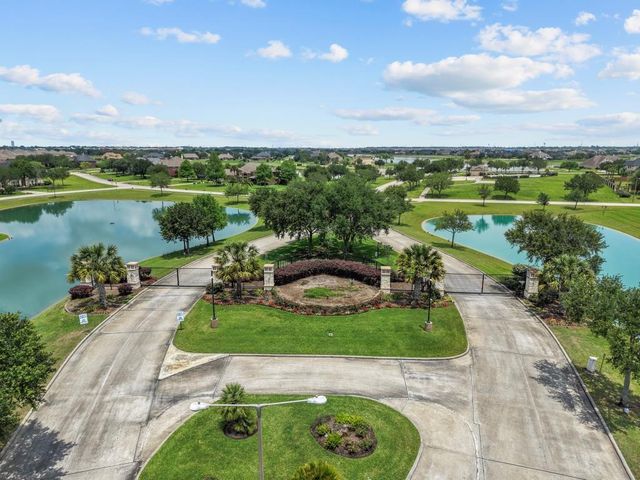 3870 Summer Manor Drive, League City, TX 77573