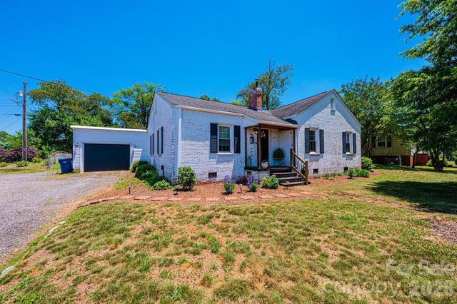 1240 12th Street Place NW, Hickory, NC 28601