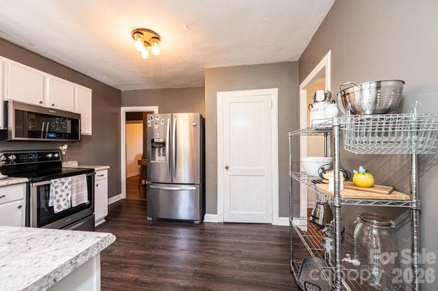 1240 12th Street Place NW, Hickory, NC 28601