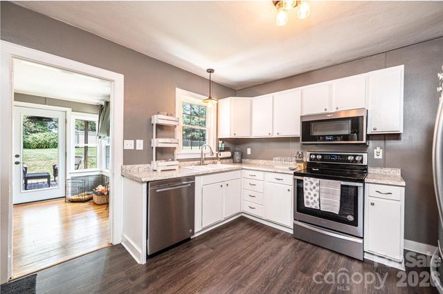 1240 12th Street Place NW, Hickory, NC 28601