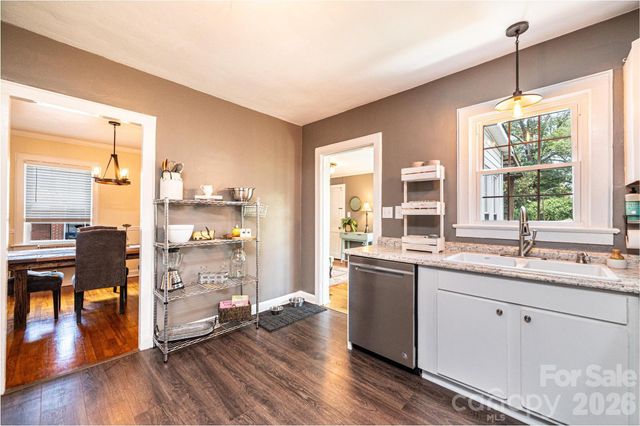 1240 12th Street Place NW, Hickory, NC 28601