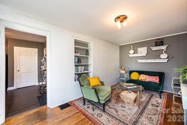 1240 12th Street Place NW, Hickory, NC 28601
