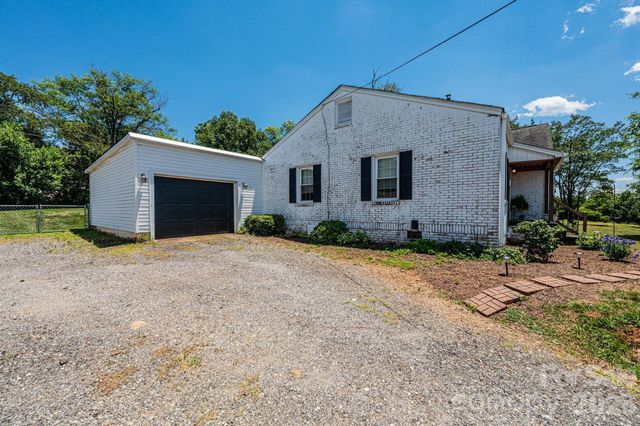 1240 12th Street Place NW, Hickory, NC 28601