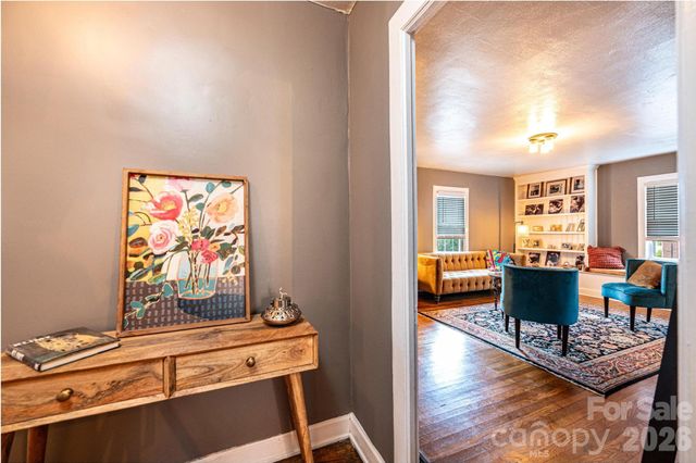 1240 12th Street Place NW, Hickory, NC 28601