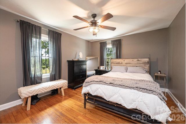 1240 12th Street Place NW, Hickory, NC 28601